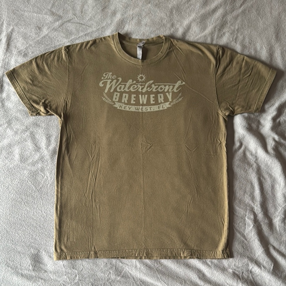 Men's Large Waterfront Brewery shirt in great shape